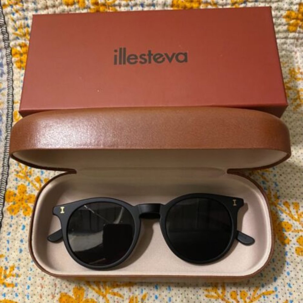 ILLESTEVA Sterling Sunglasses Matte Black/Grey Flat
